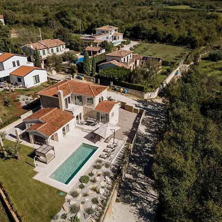 빌라 Mila With Private Pool, Bbq And Jacuzzi Višnjan