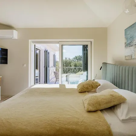 Mila With Private Pool, Bbq And Jacuzzi
