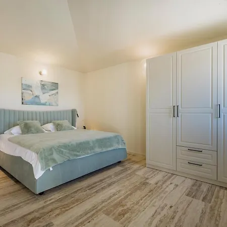 Villa Mila With Private Pool, Bbq And Jacuzzi