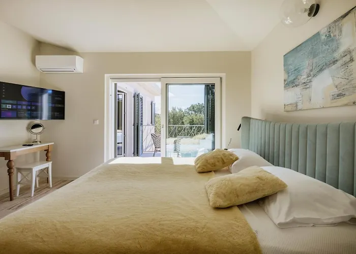 Mila With Private Pool, Bbq And Jacuzzi