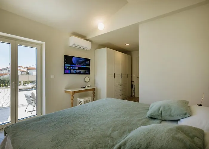 Mila With Private Pool, Bbq And Jacuzzi Vila *